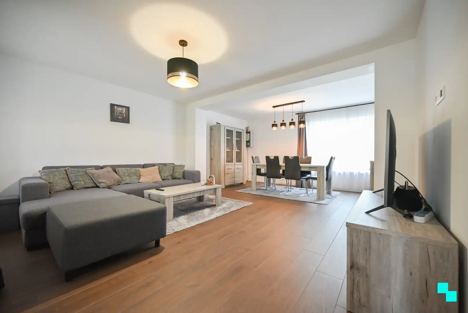 Instapklare, gerenoveerde woning met achteruitgang te Izegem foto 5