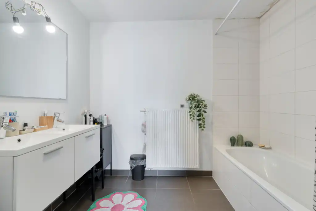 Ruim 3-slaapkamerappartement met zuidgericht terras en open zichten. foto 9