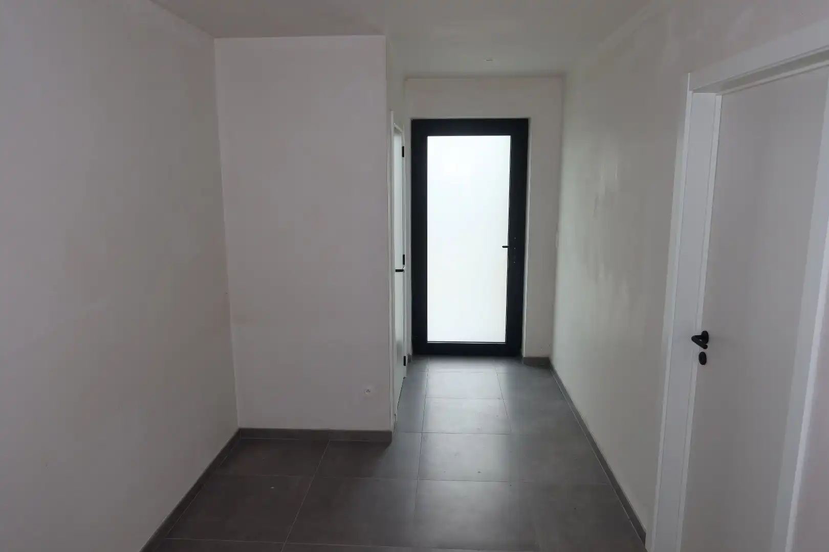 Recente woning met 3 slk, garage, terras tuin en zonnepanelen  foto 14