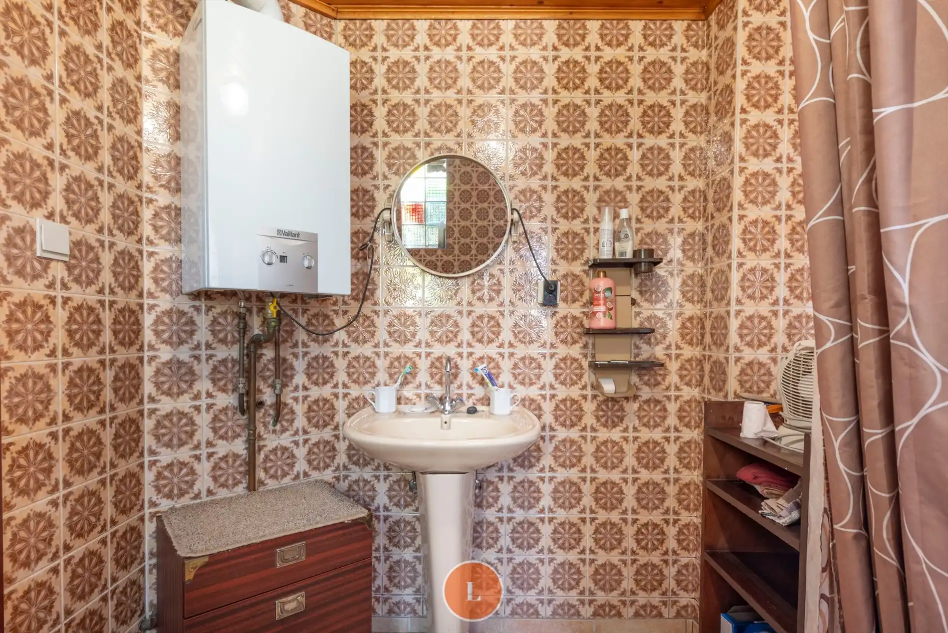 Karaktervolle woning met 4 slaapkamers en garage te koop in Menen. foto 5