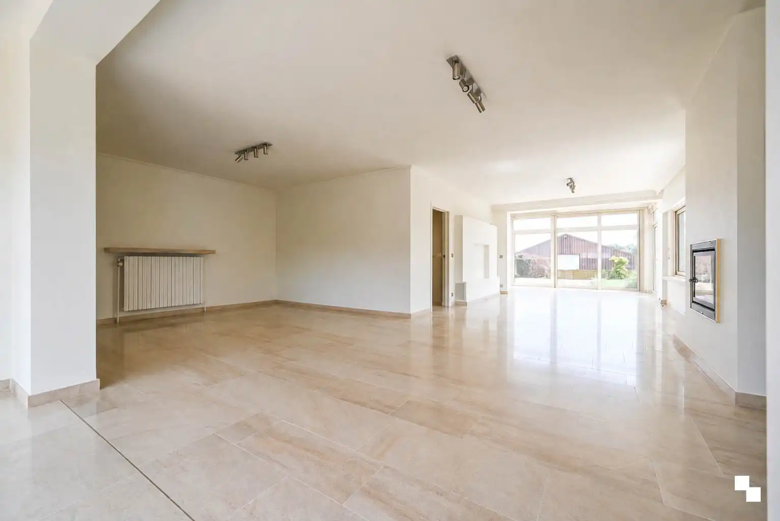Woning met loods in Oostrozebeke foto 6