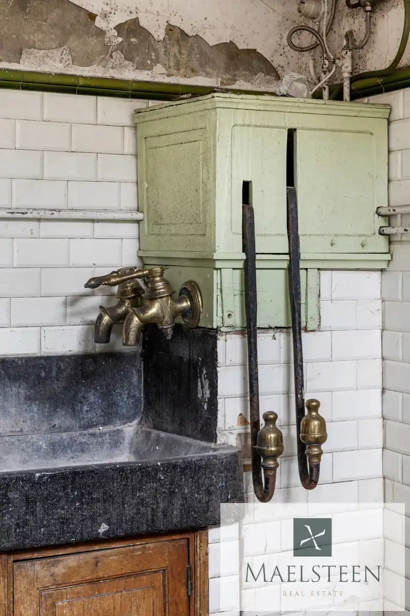 Historisch herenhuis op 3.611m2 in centrum Ruiselede foto 11