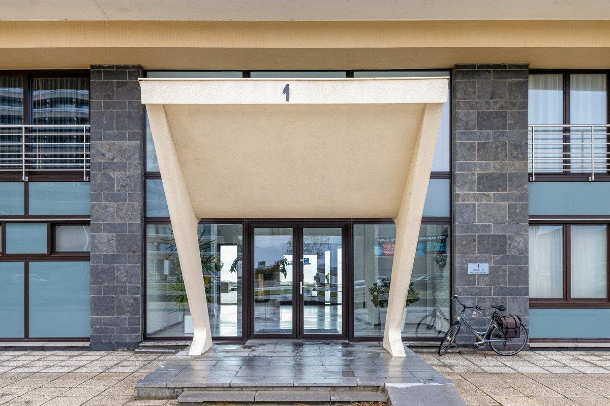RIANT APPARTEMENT MET ZICHT OP ZEE EN TERRASSEN  foto 4