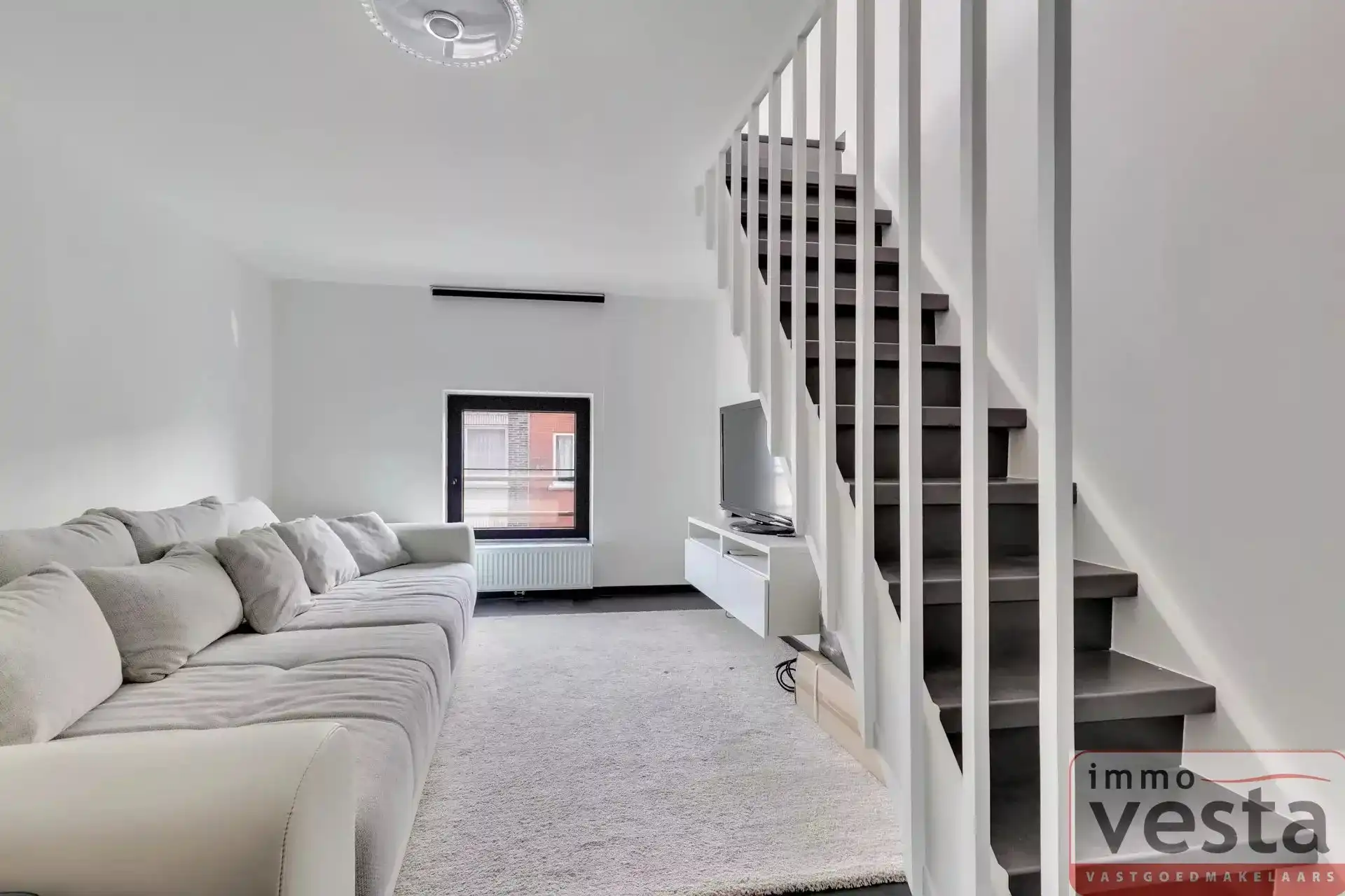 Goedgelegen, volledig gerenoveerd handelspand met woonst foto 22