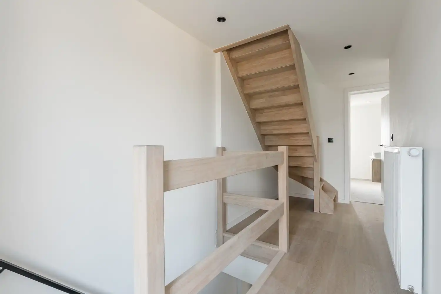 Ruime halfopen woning met 4 slaapkamers, ideaal gelegen aan de Steenweg op Kleine Brogel in Kaulille! foto 17