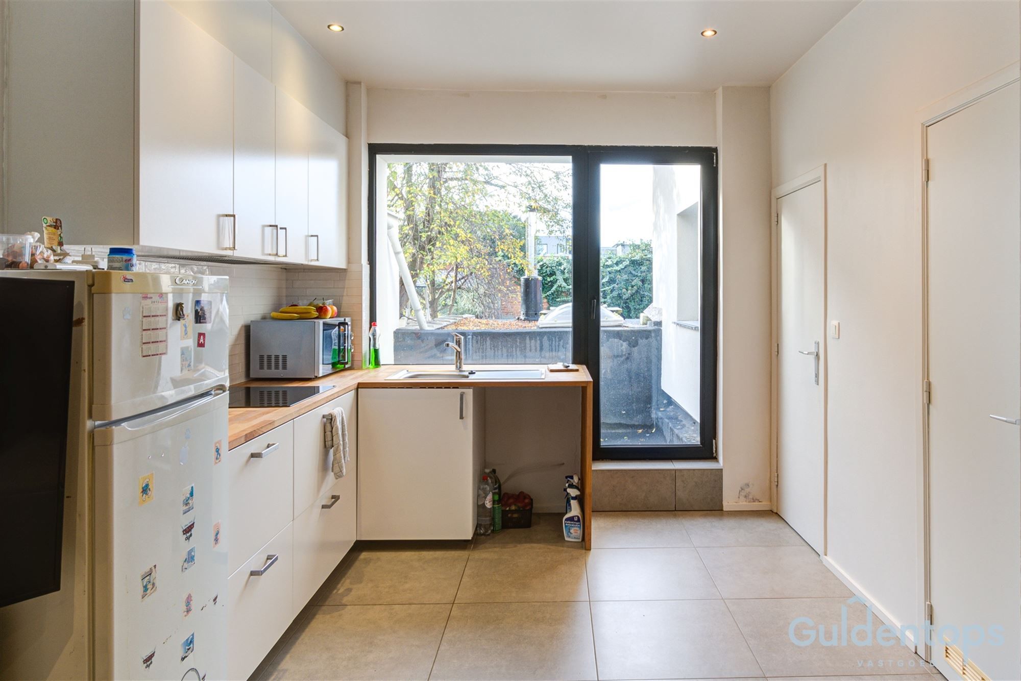 Knap gebouw bestaande uit 2 appartementen én magazijn foto 2