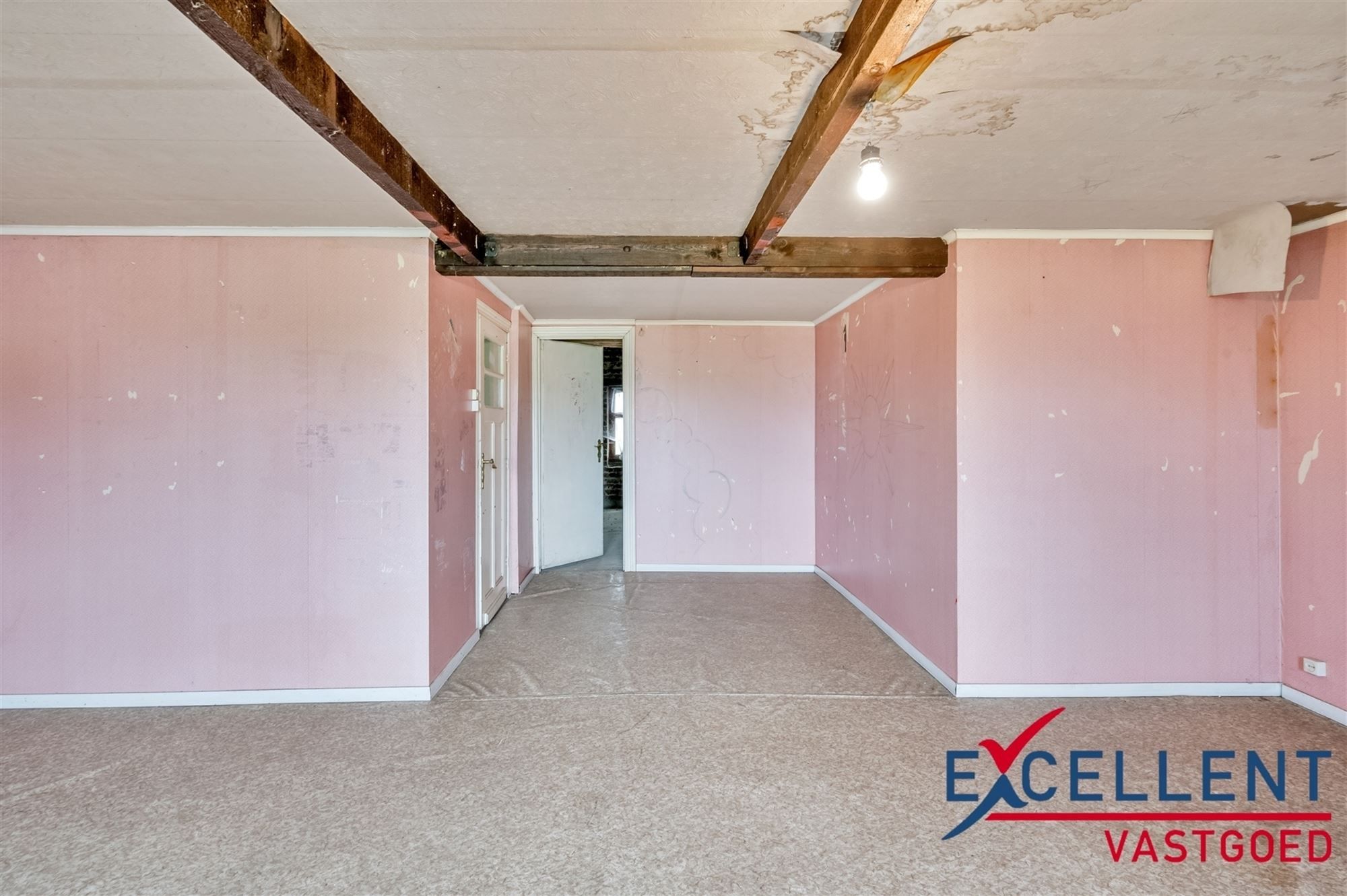 Te renoveren woning met prachtige tuin te koop foto 10