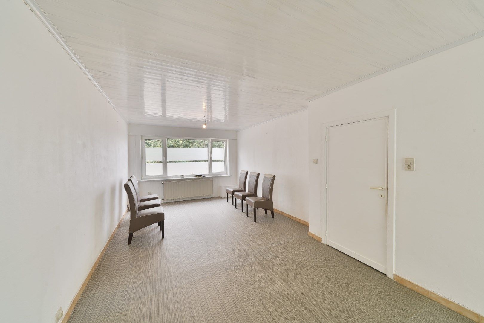 Rijwoning met 3 slaapkamers en tuin nabij de Spuikom foto 6
