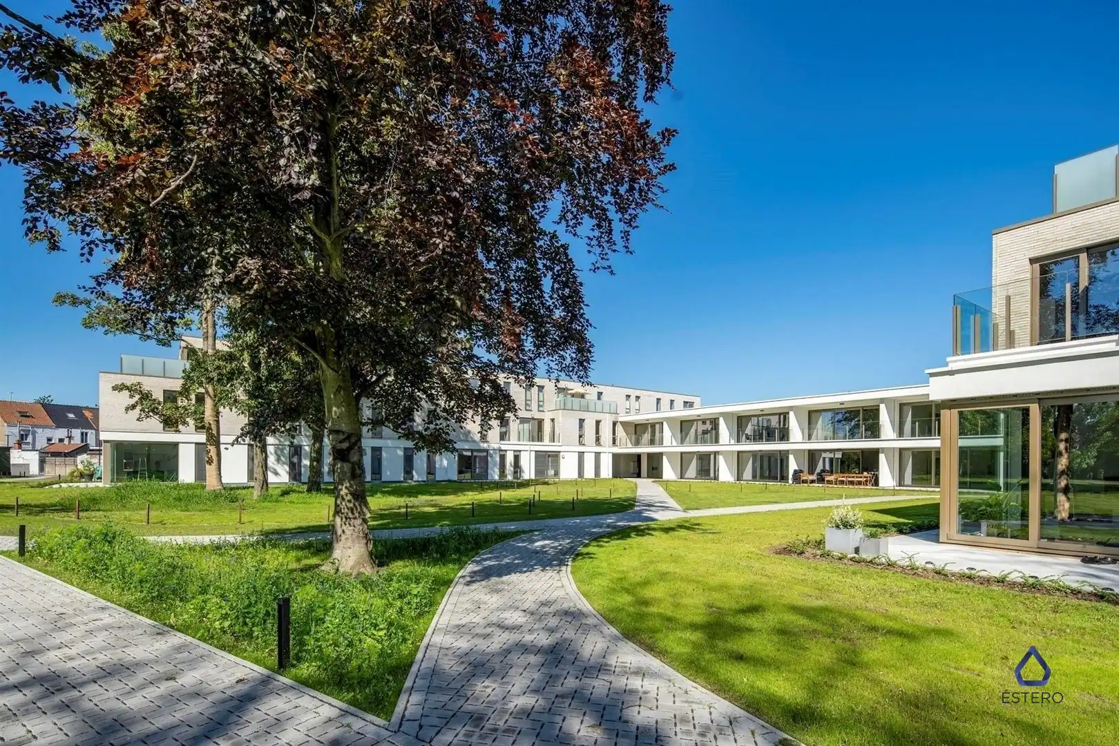 Rustig gelegen 2-slpk appartement met terras en parking foto {{pictureIndex}}