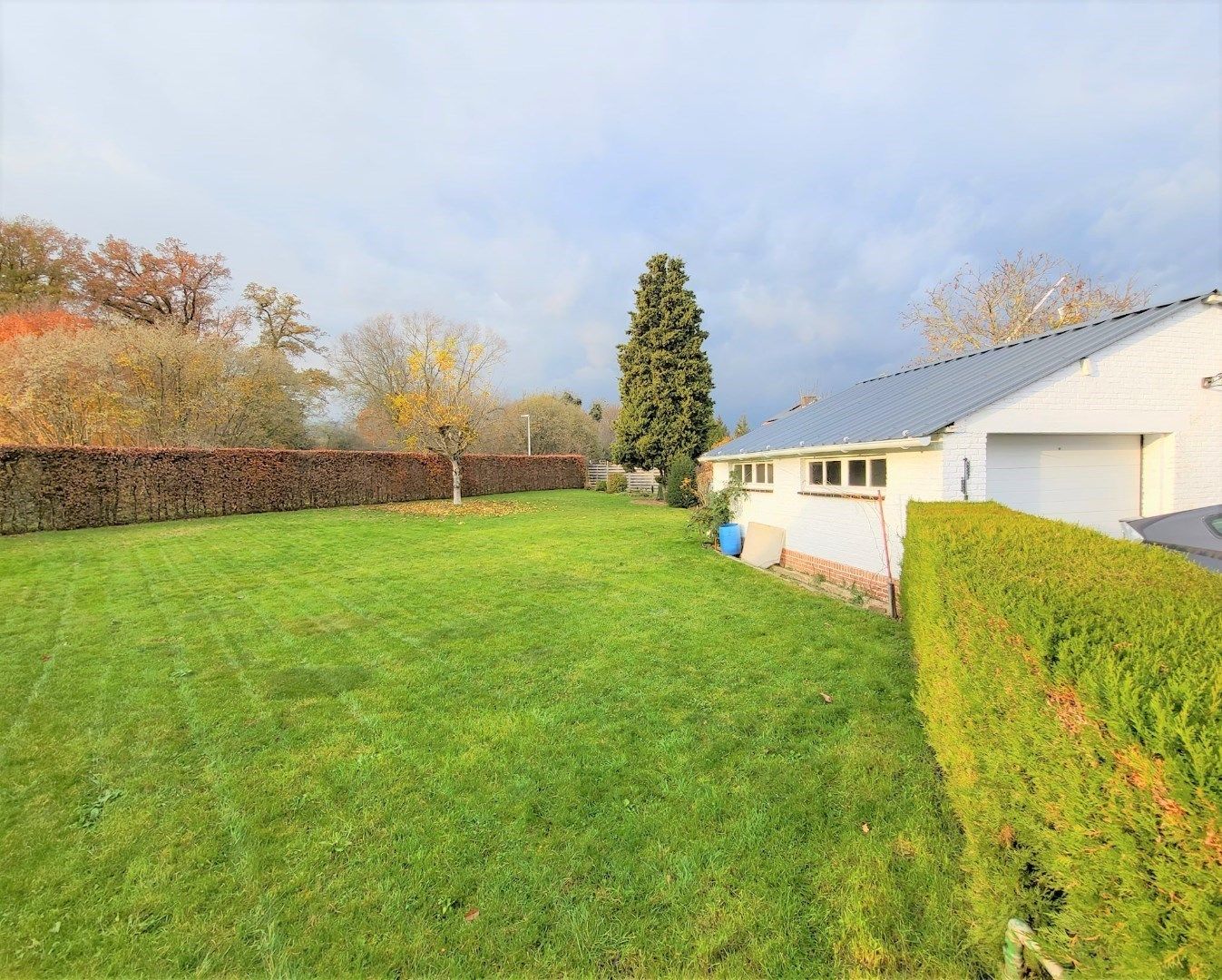 Halfopen bebouwing met garage en schitterende tuin. foto 17