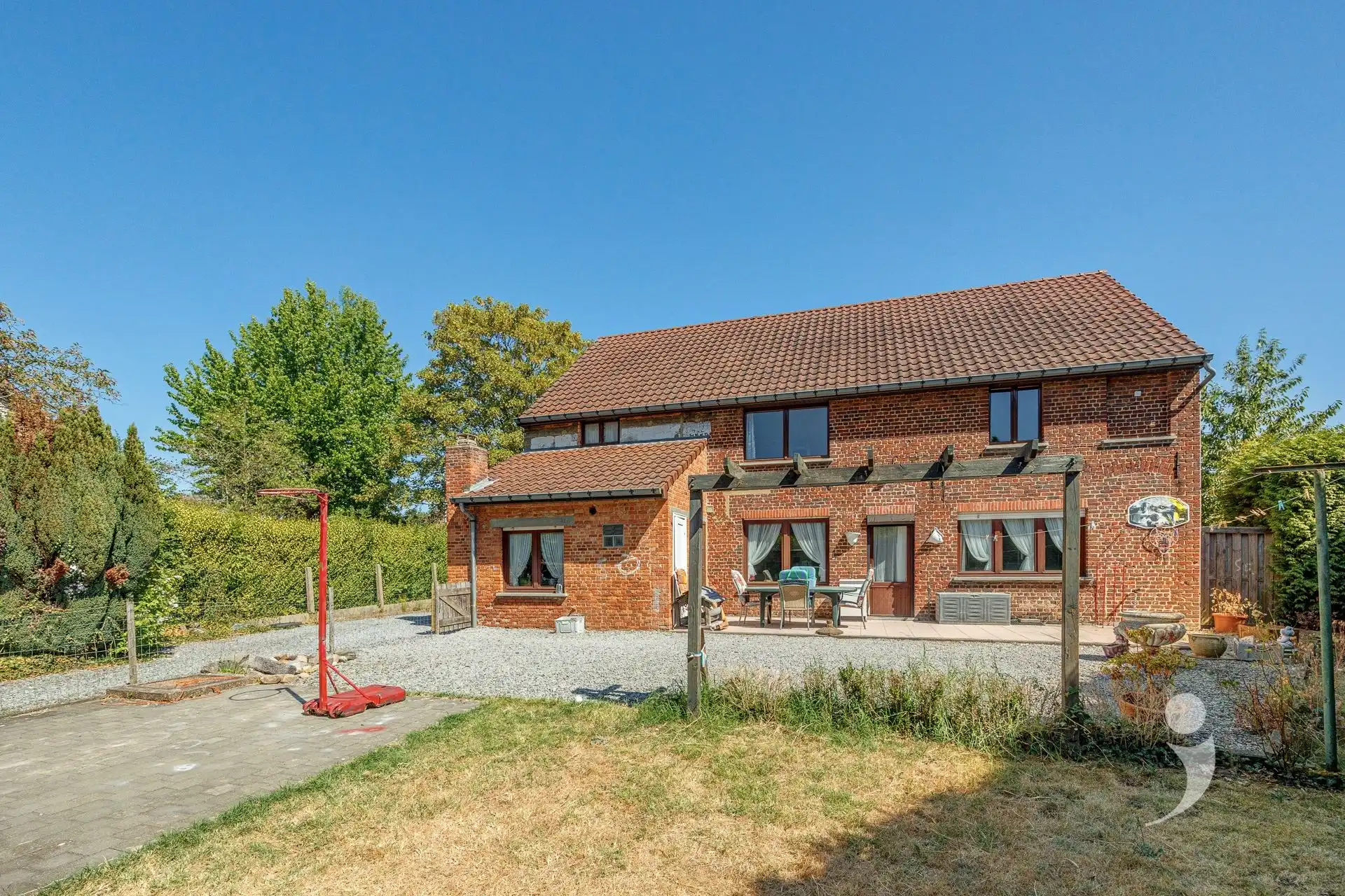 Ruime gezinswoning met bijzonder veel mogelijkheden! foto 34