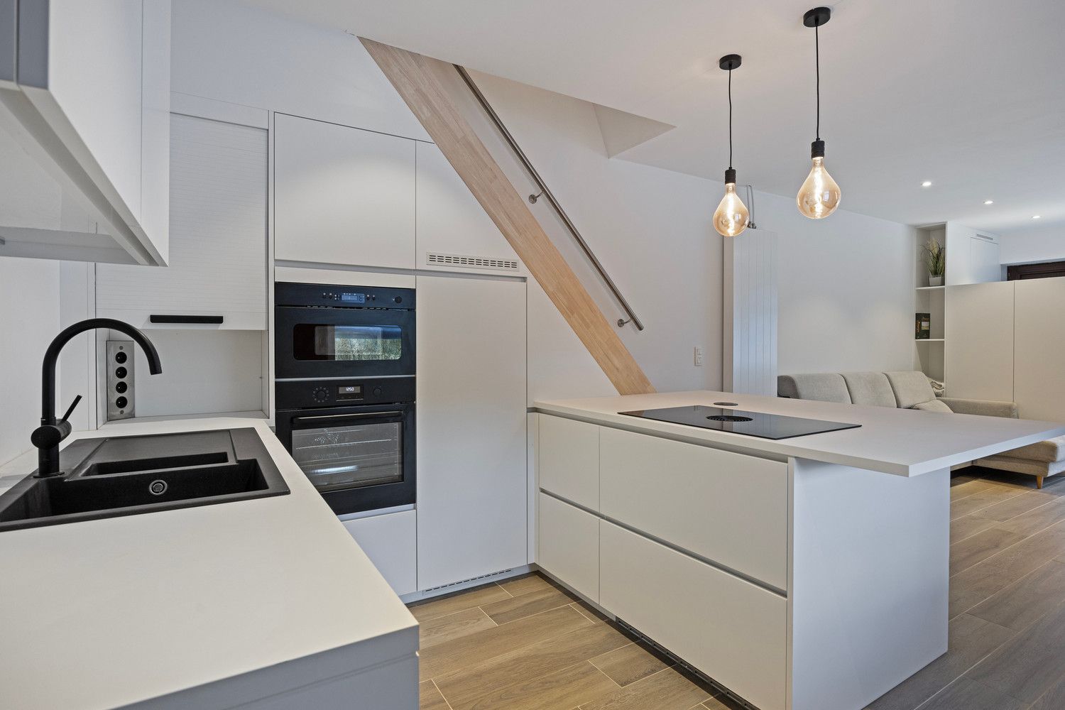 INSTAPKLARE EN VOLLEDIG GERENOVEERDE WONING TE DIEST! foto 8