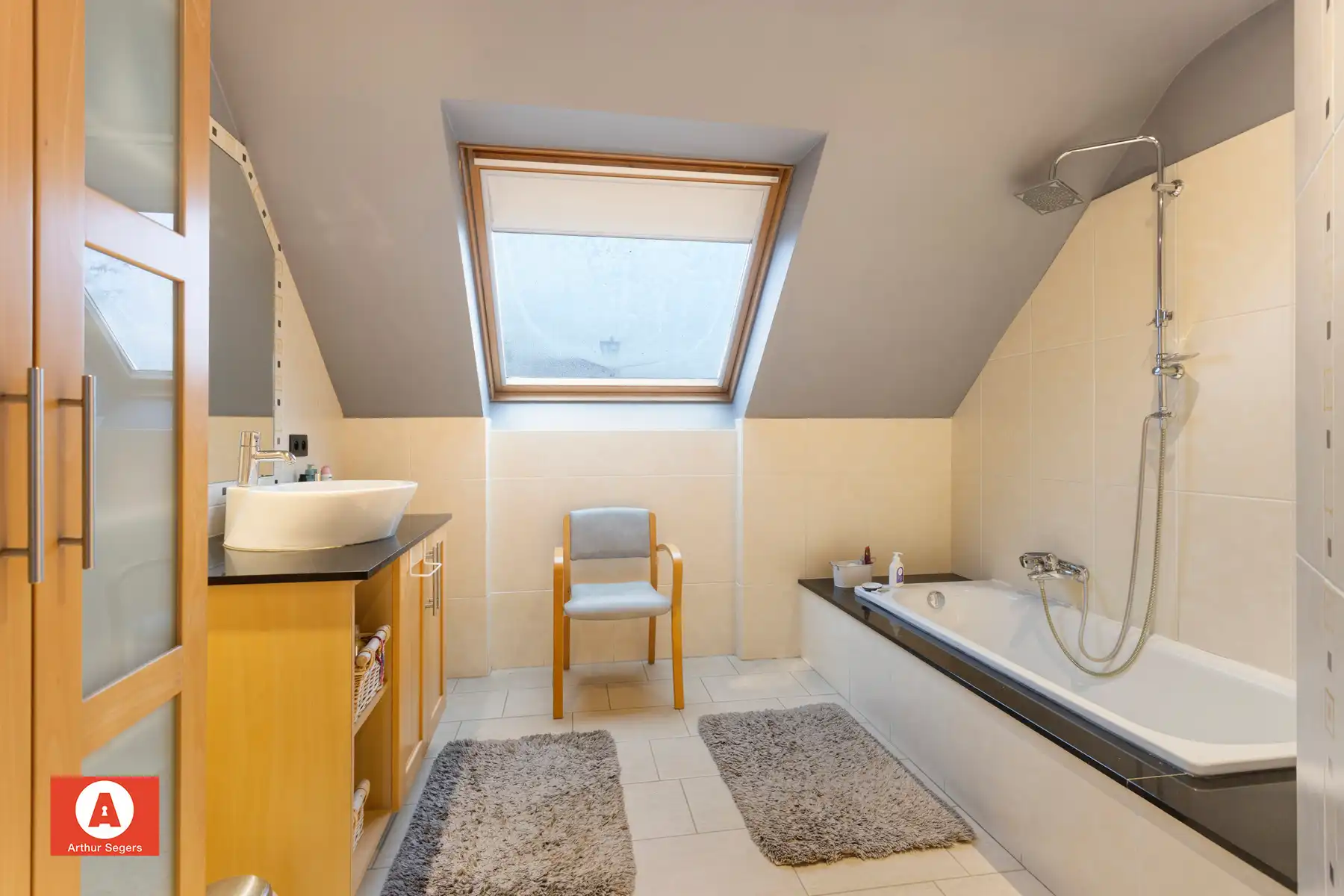 Open bebouwing in een doodlopende straat. foto 21