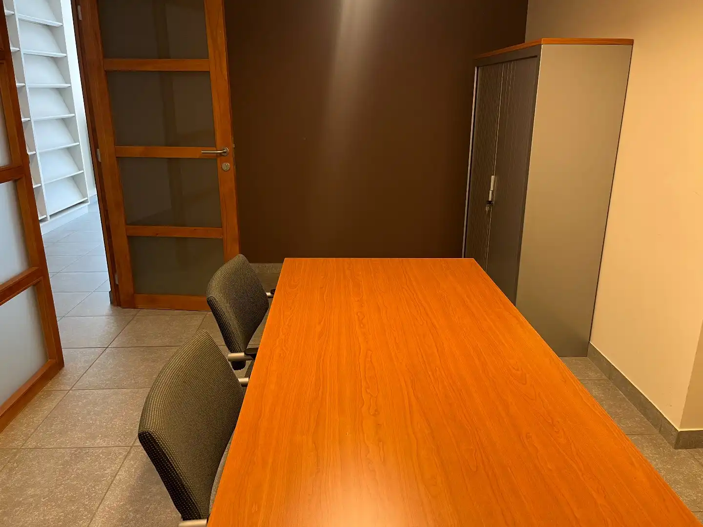 Instapklare handelsruimte in het centrum van Sijsele foto 6