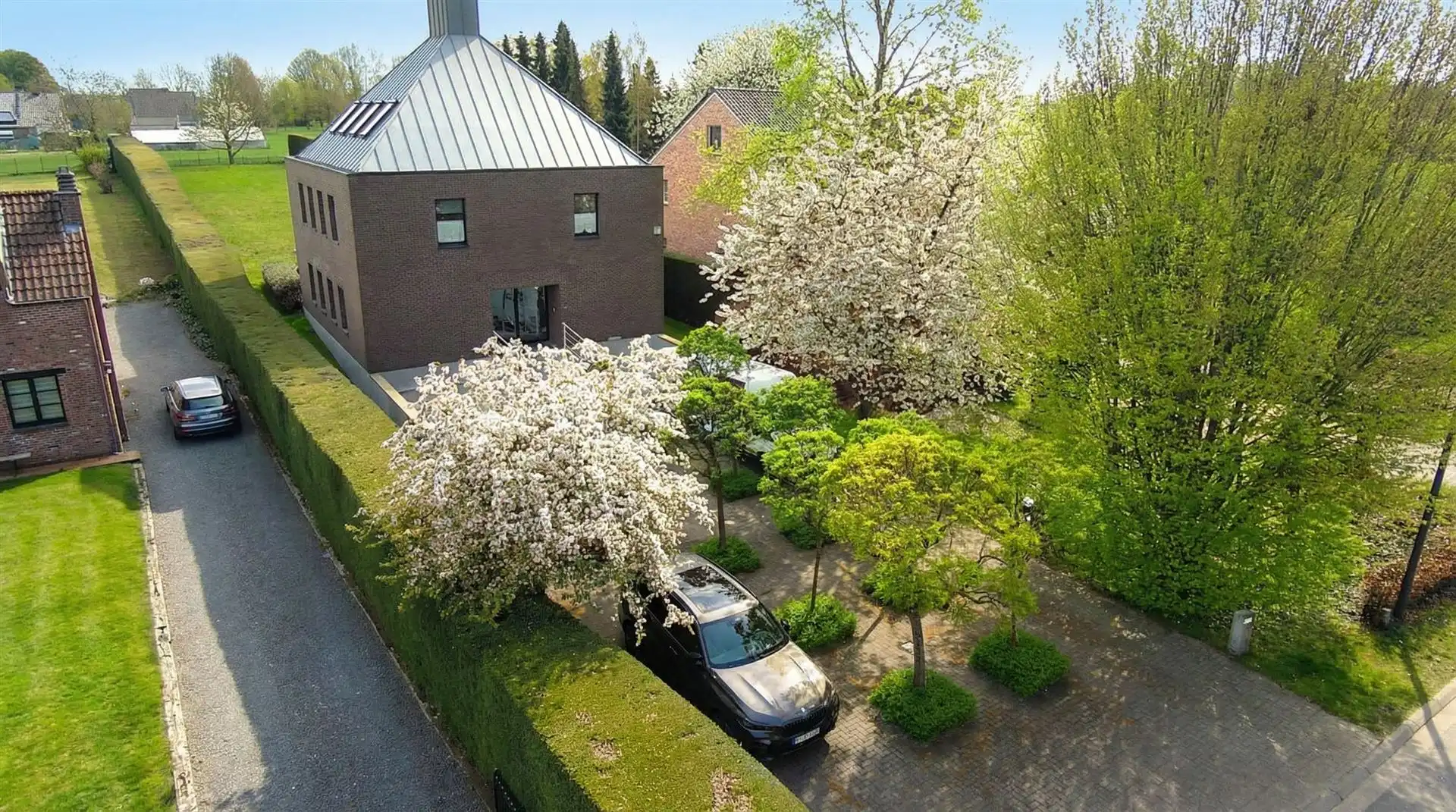 Ruime villa 6 slpks, 2 bureaus, 5 badkamers op +/-17are foto 2