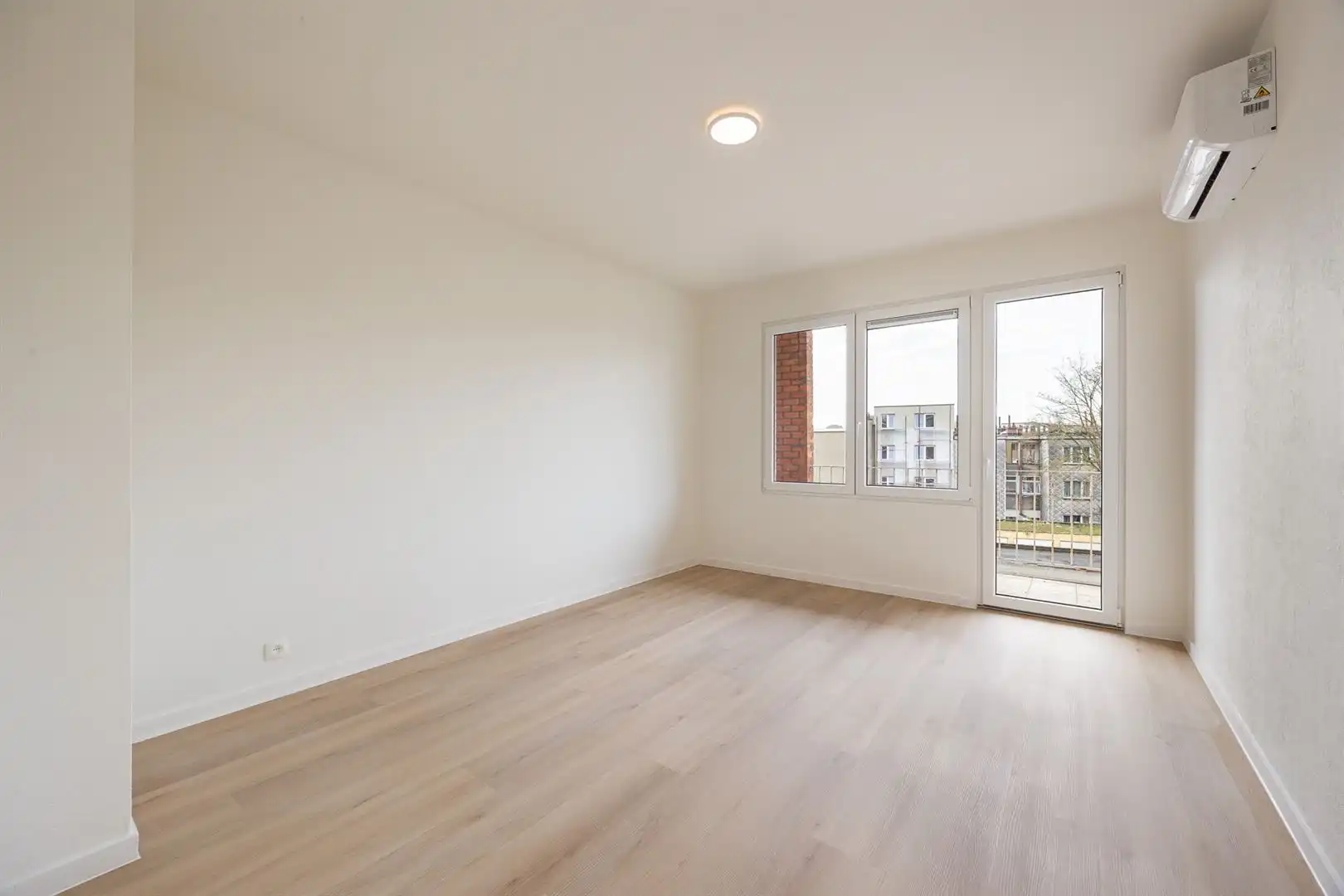 Instapklaar dakappartement aan Rivierenhof  foto 6