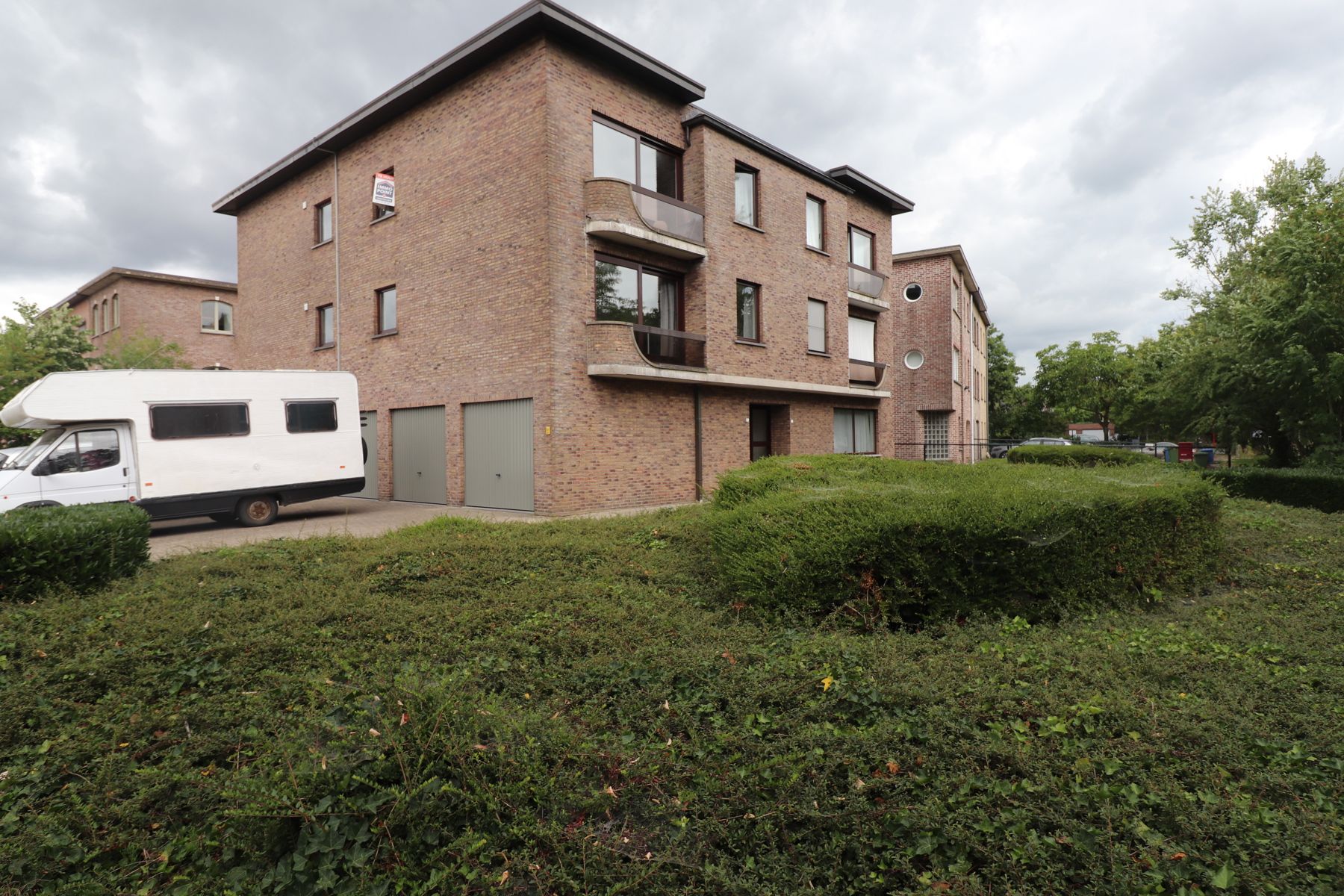Gerenoveerd appartement op de 2de verdieping met 2 slaapkamers, terrassen en garage. foto 8