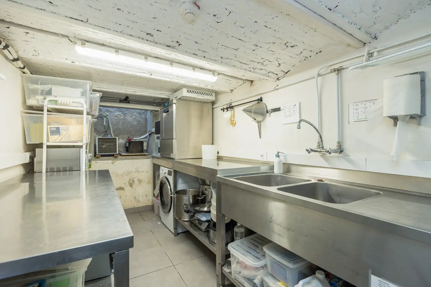 IN OPTIE: kevin@wellimmo.net voor meer info! Uitstekend gelegen en instapklaar handelsgelijkvloers met ruim terras op toplocatie te Antwerpen-Zuid foto 13