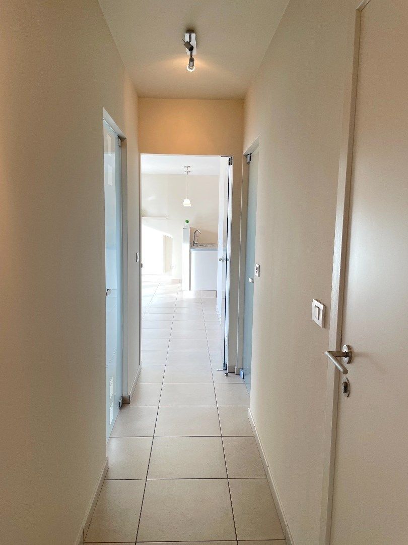 Uiterst lichtrijk appartement met heel groot terras en garage! foto 12