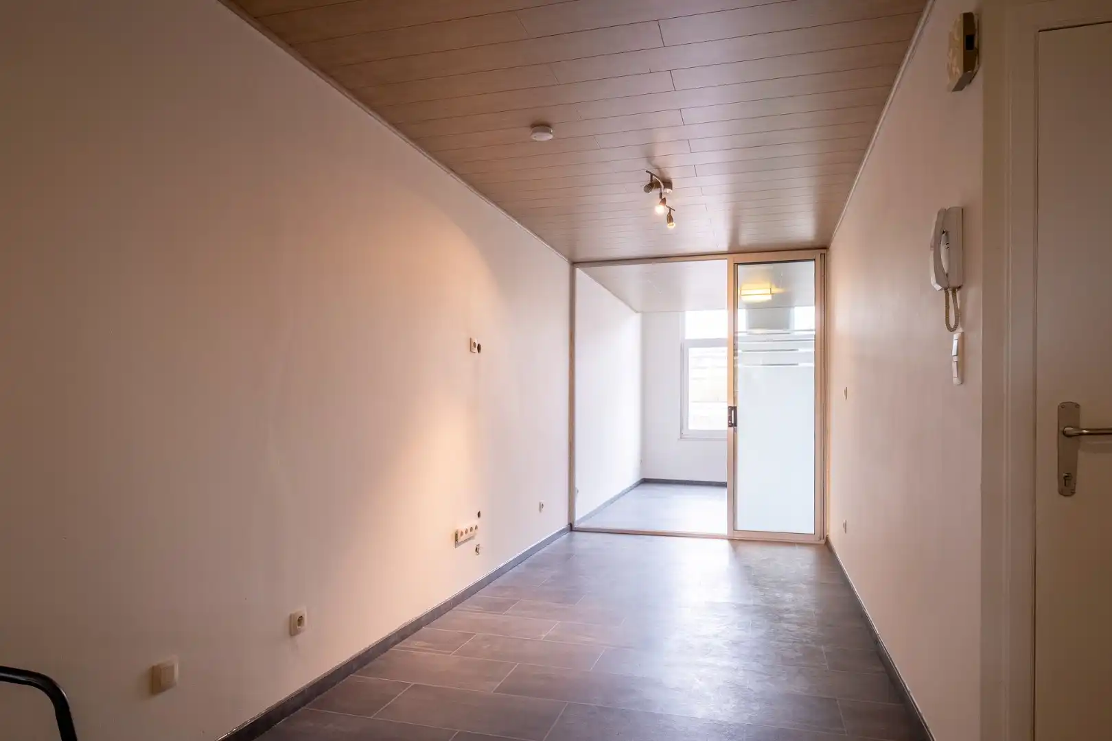Centraal gelegen, instapklaar appartement met 1 slaapkamer foto 4