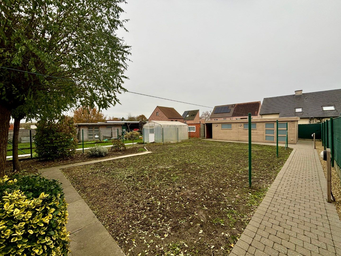 GOED ONDERHOUDEN WONING MET 5SLPKS, GROTE TUIN EN GARAGE foto 4