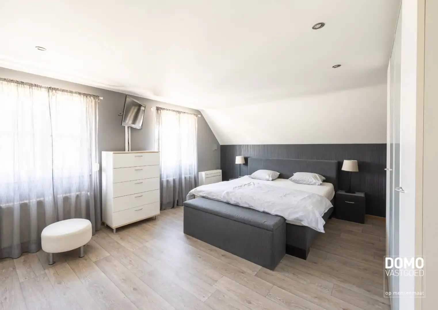 Karaktervolle en ruime gezinswoning in pastorij-/fermettestijl met prachtige tuin en 4 slaapkamers in het groene Kortessem foto 12