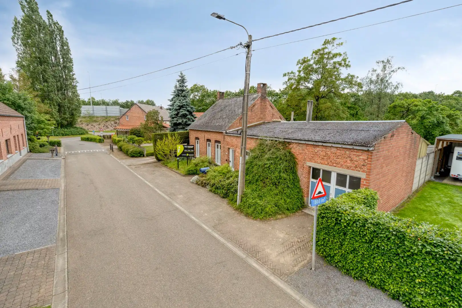 Te renoveren woning, rustig gelegen op een zonnig perceel van 767 m² te Olen-Centrum ! foto 2