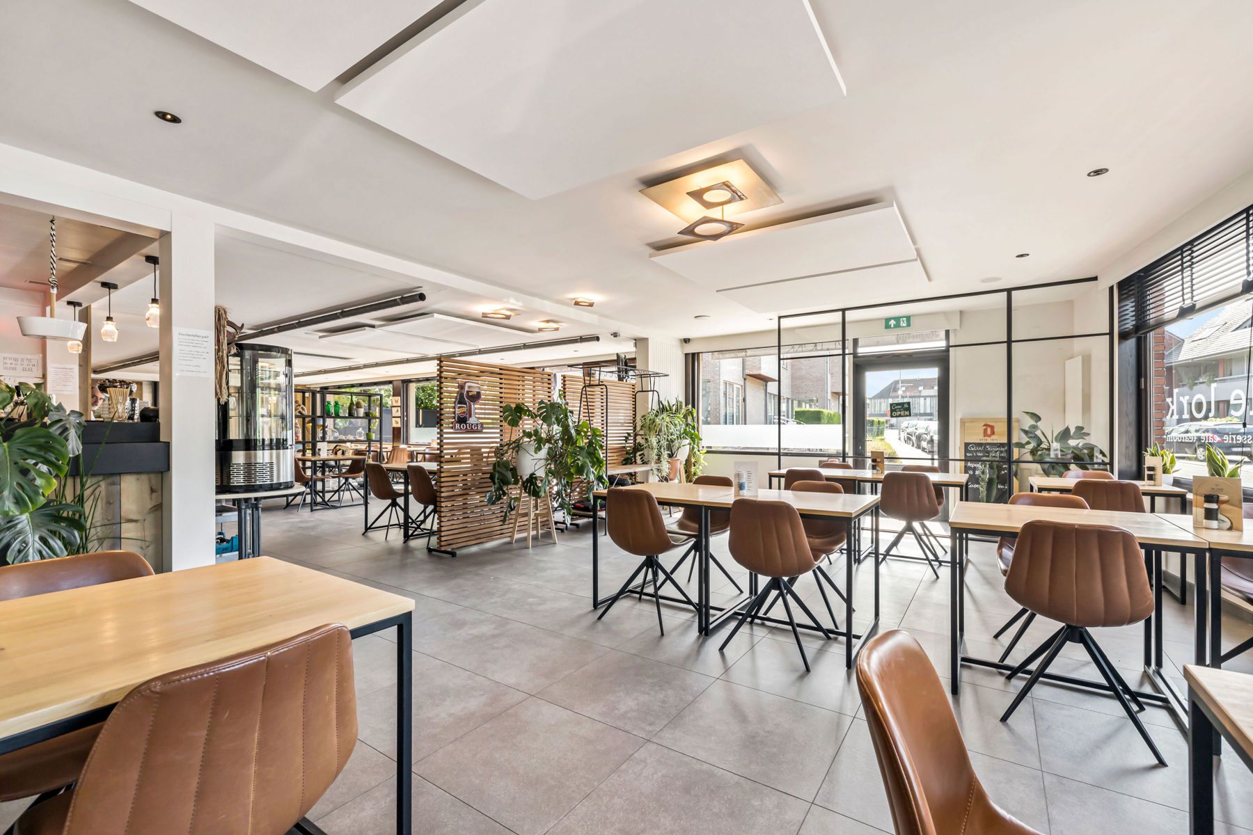 Goeddraaiend restaurant/brasserie met grote woongelegenheid foto 9
