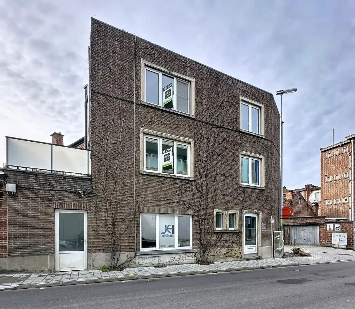 Karaktervol hoekpand met garage op toplocatie in Kessel-Lo! foto 2