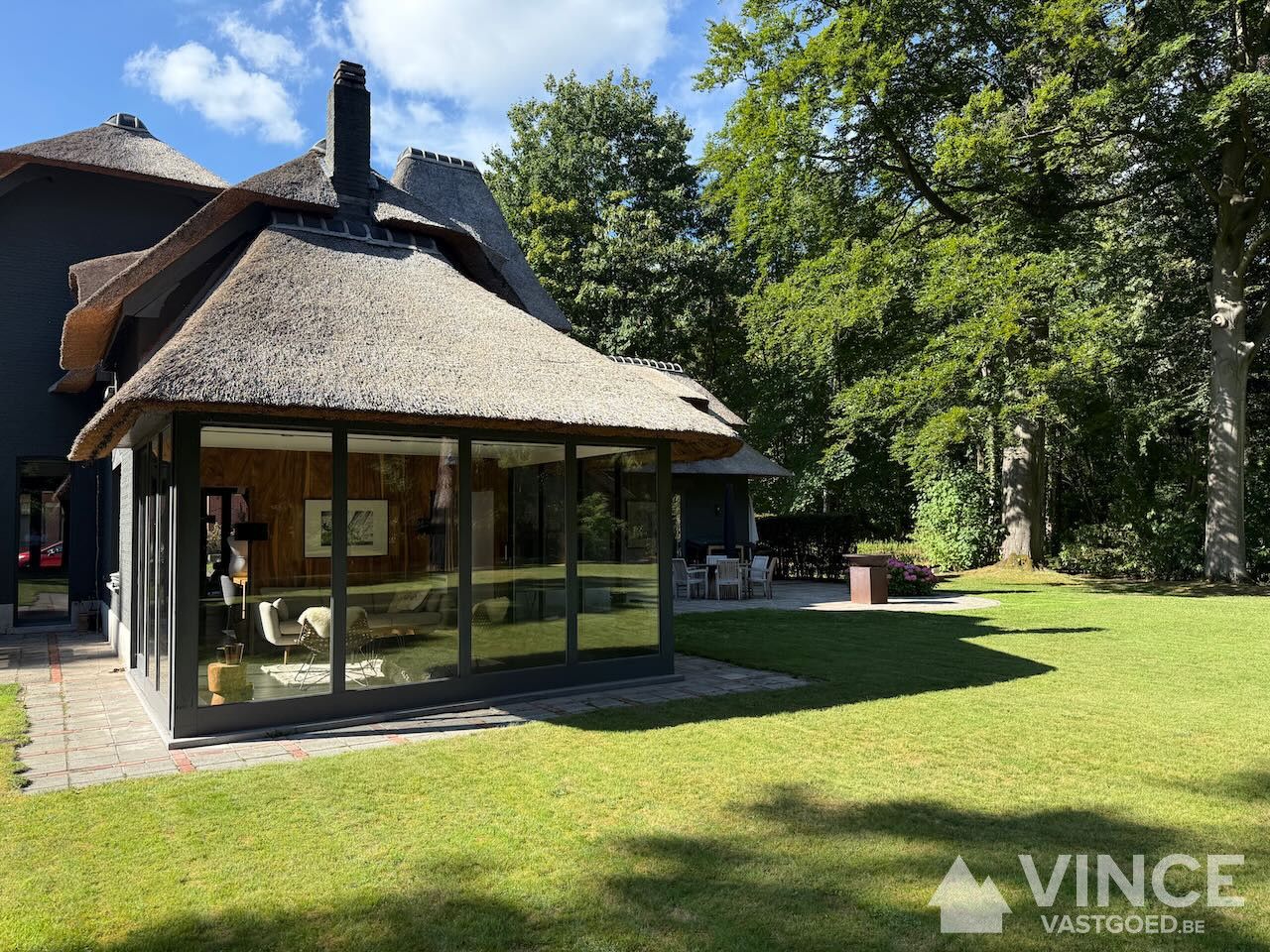 Prachtige villa met grote tuin foto 31