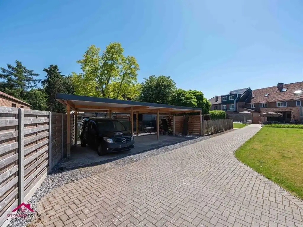 Op te frissen woning in gesloten bebouwing foto 3