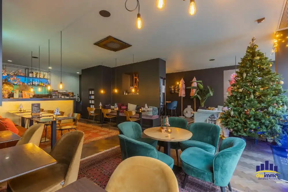 Instapklare lounge-, tapas- en koffiebar over te nemen in centrum Kortrijk foto {{pictureIndex}}