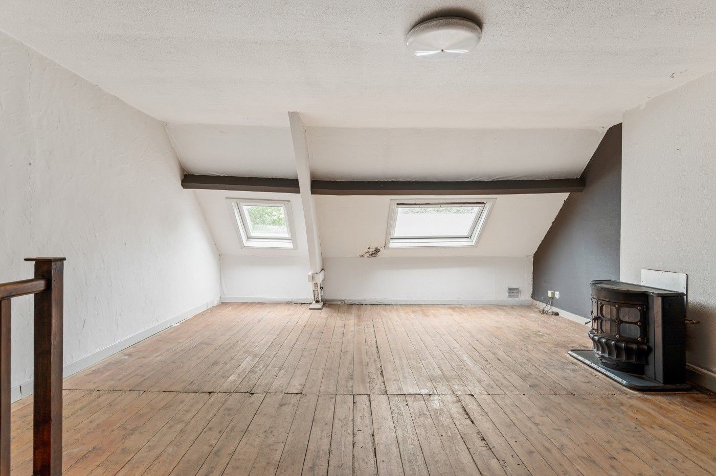 Karaktervolle, te renoveren woning met 4 slpk., garage en tuin foto 19