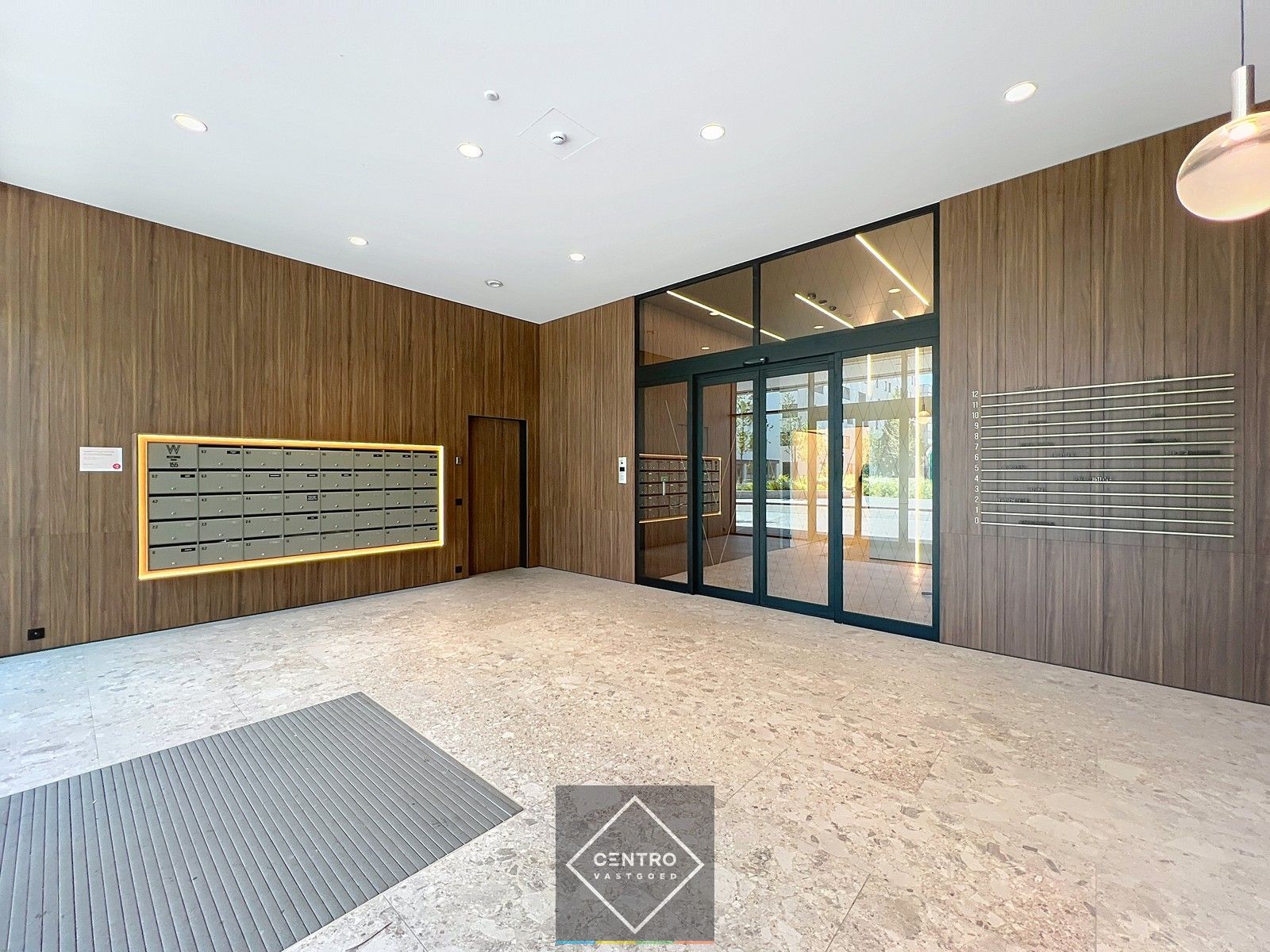 SCHERP GEPRIJSDE kantoorruimte (±240m²) met prachtige zichten in de Westwing Tower op de derde verdieping ! foto 6