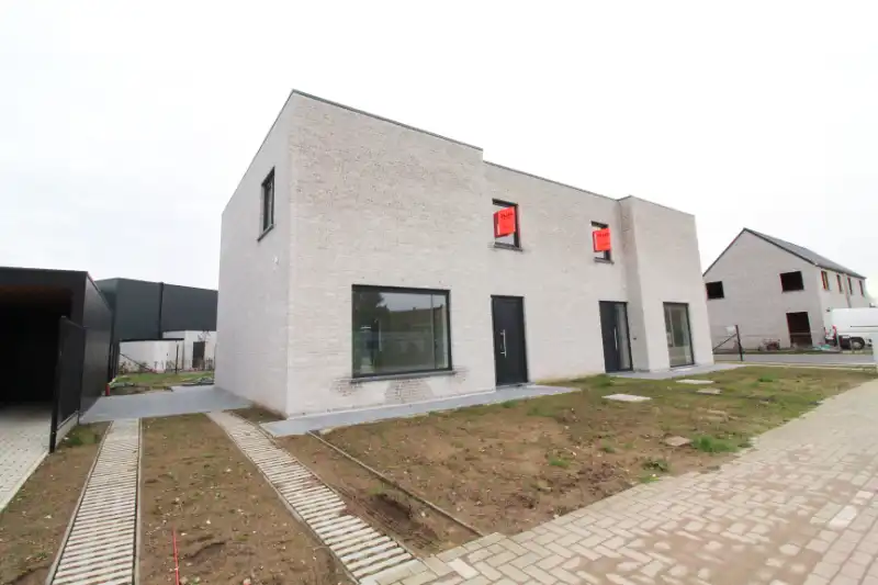 Energiezuinige nieuwbouwwoning te huur in Roeselare foto {{pictureIndex}}