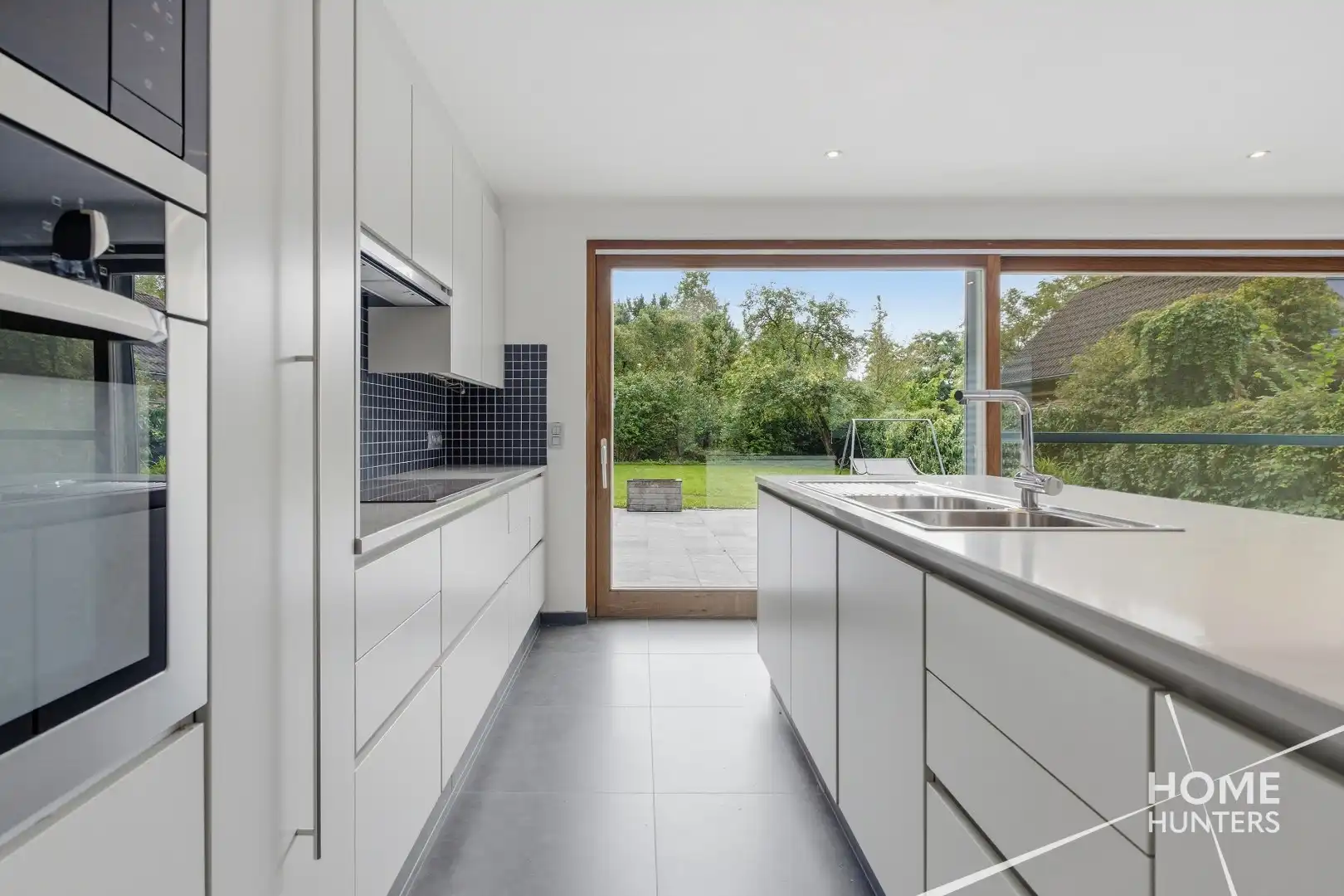 Landelijk gelegen instapklare woning met 4 slaapkamers, garage en tuin foto 8
