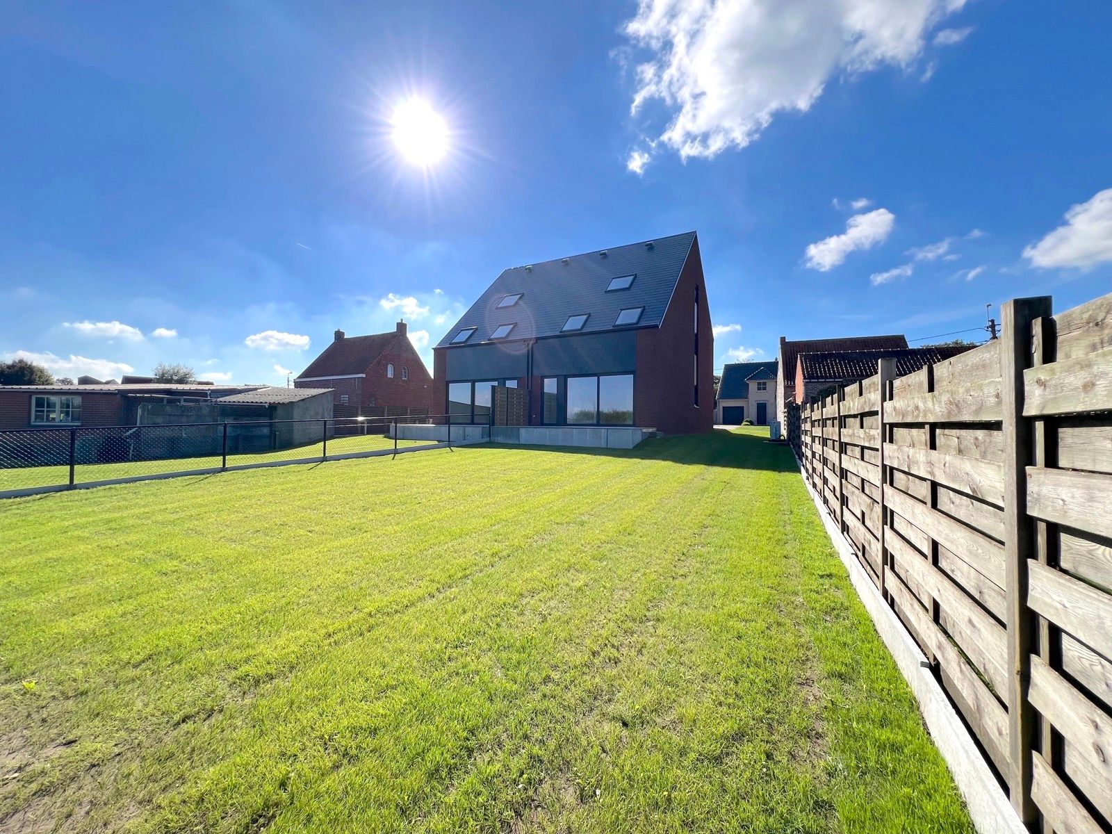 Prachtige woning met 4 slaapkamers foto 2