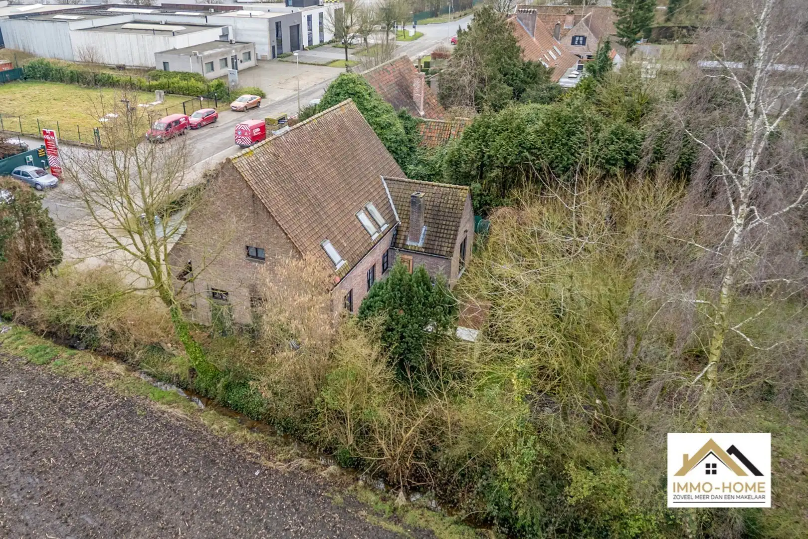 Halfopen bebouwing nabij centrum Lokeren foto 21