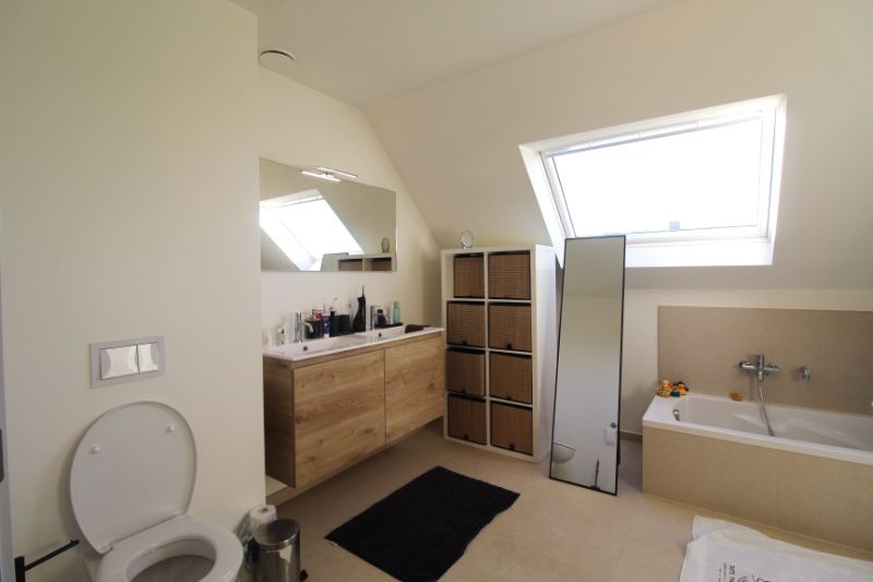 Energiezuinige halfopen woning te huur in Sijsele foto 10