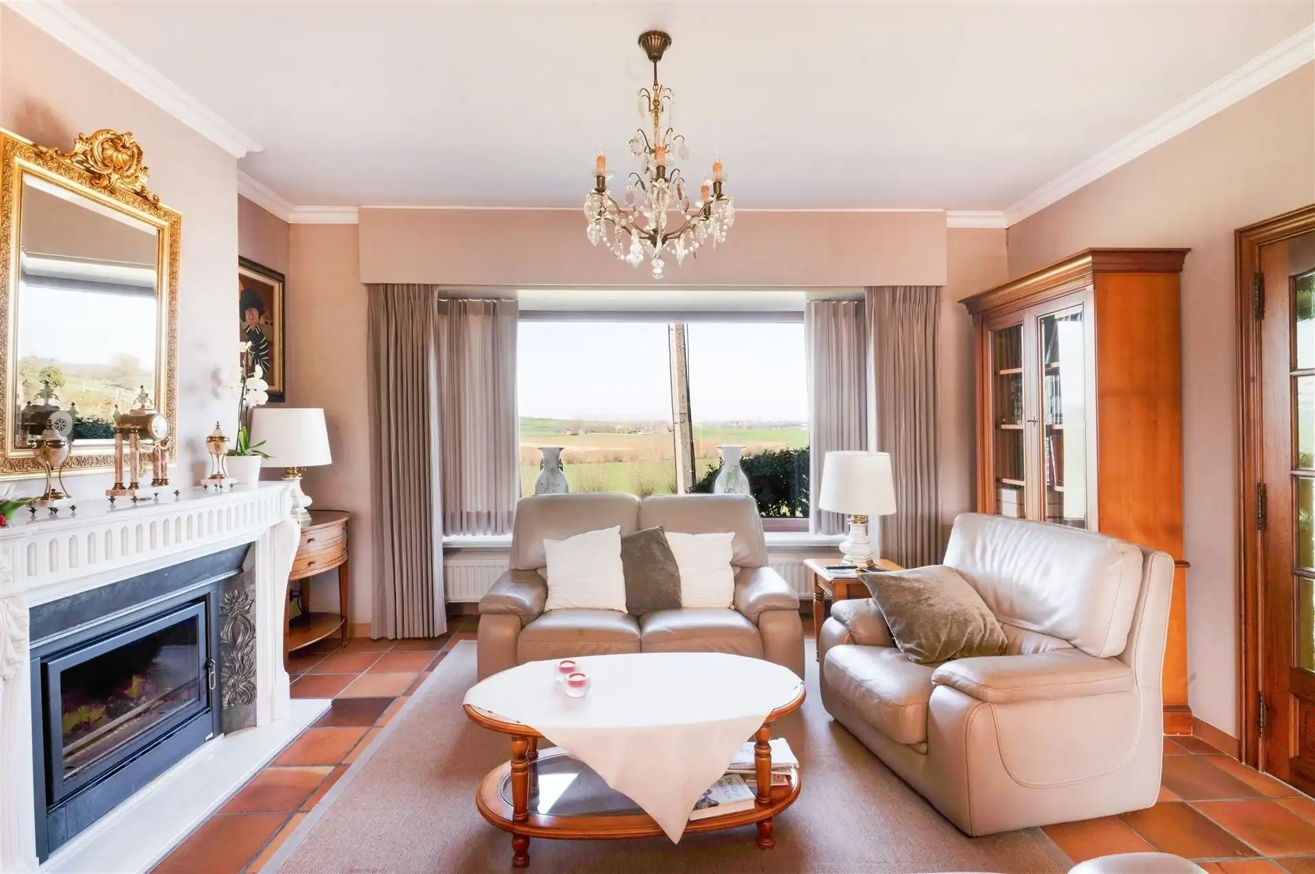 Ruime villa met prachtig uitzicht foto 6