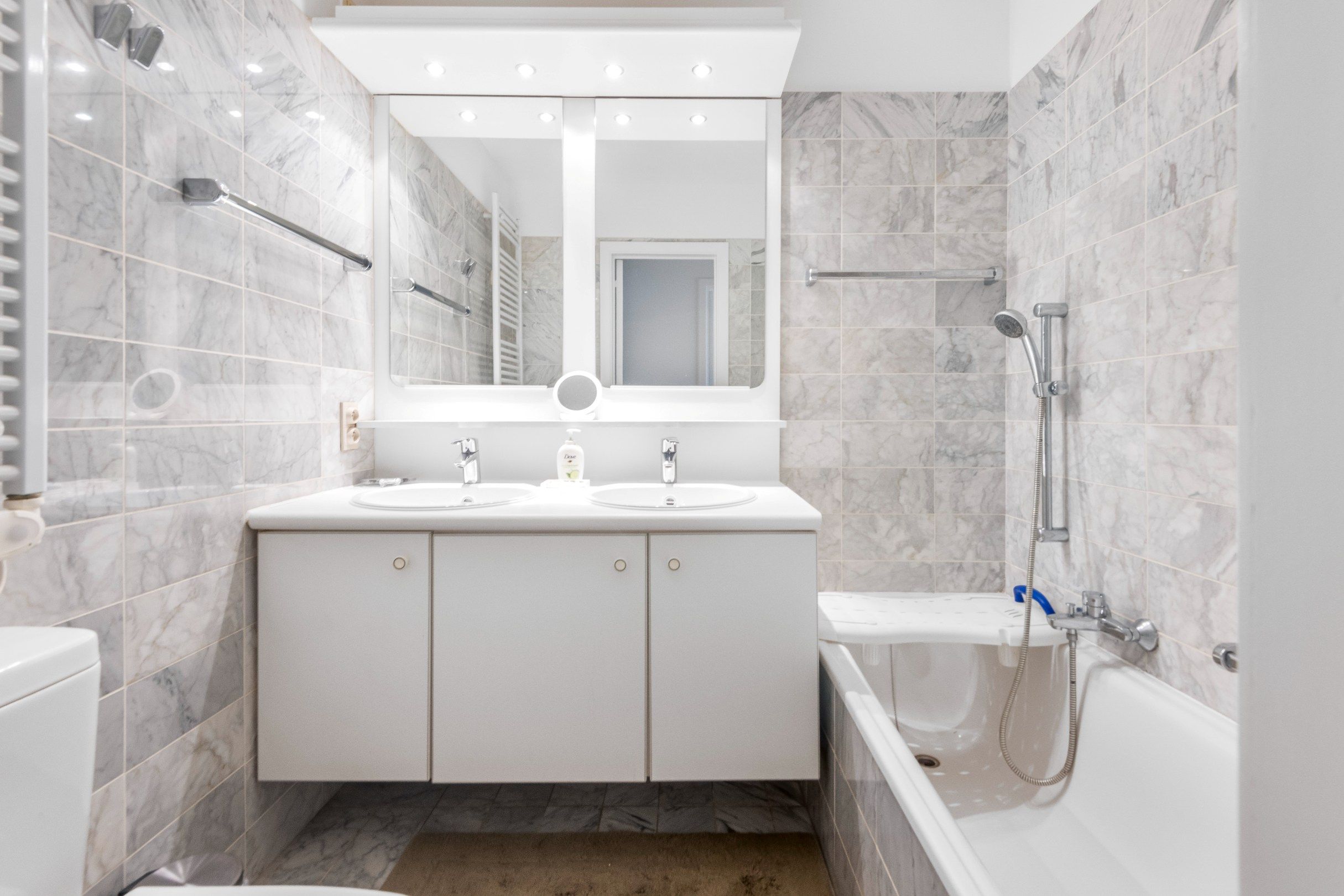 Goed gelegen appartement met zijdelings ZEEzicht dichtbij het Driehoeksplein. Parking te koop op het gelijkvloers. foto 13