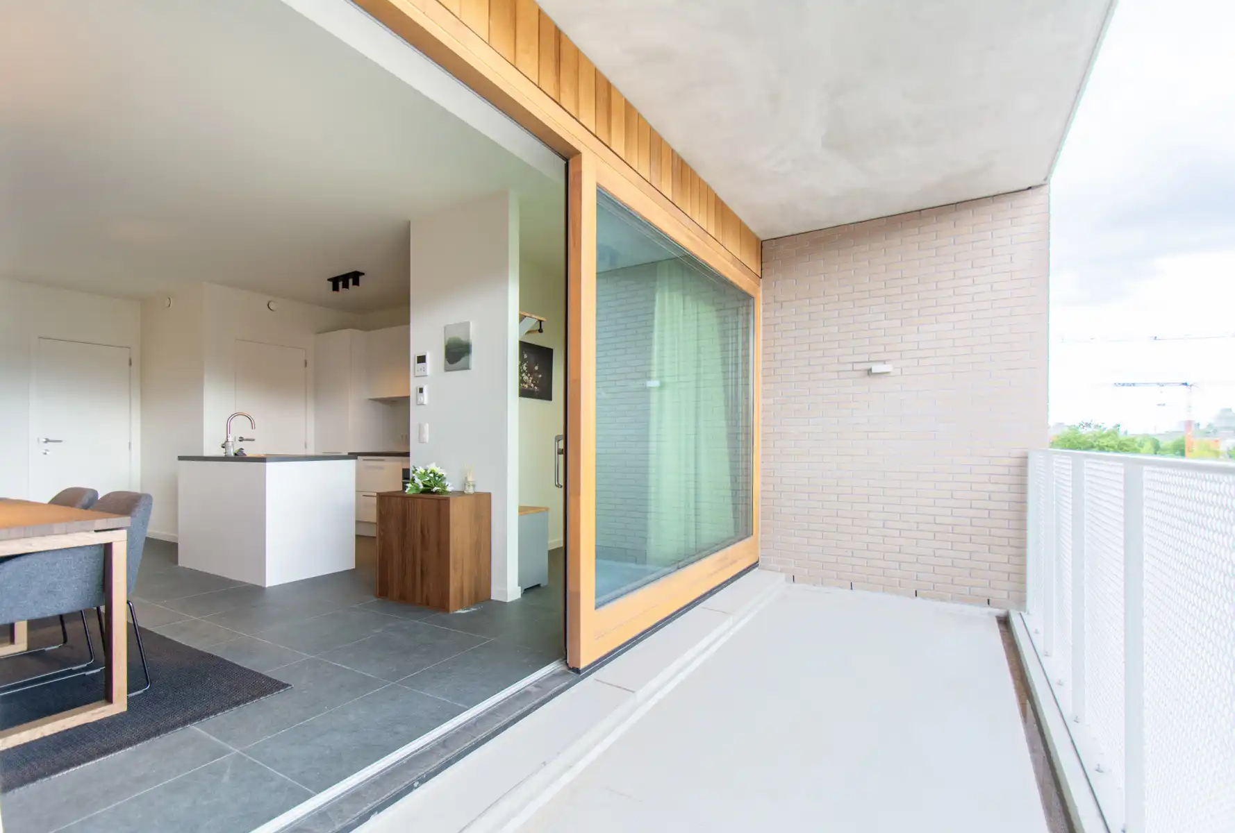 Prachtig gemeubeld 2- kamer appartement met groot terras foto 8