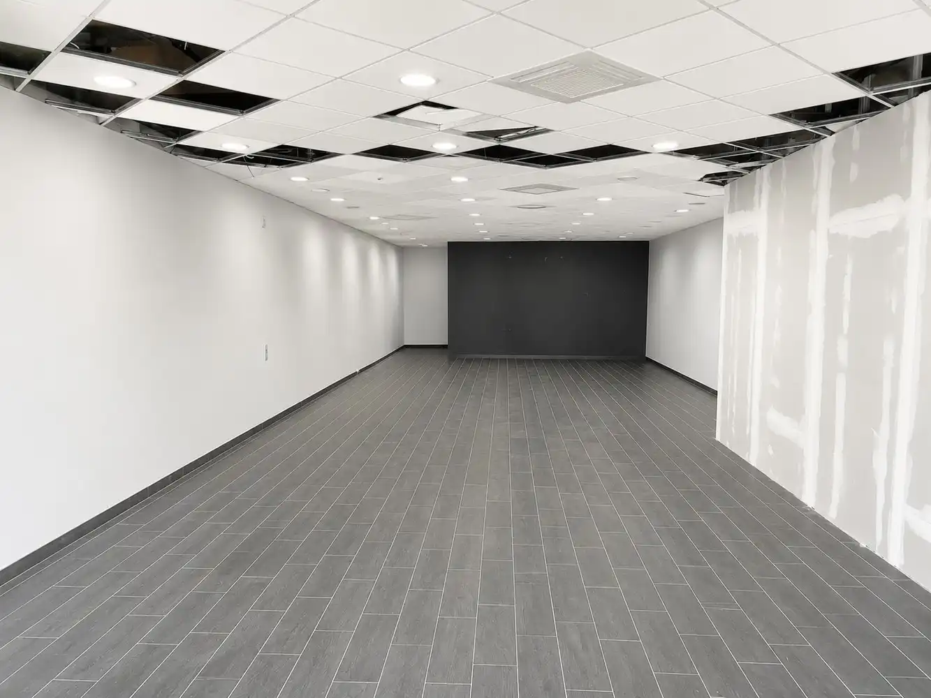 Topligging in hartje Halle – Instapklaar handelspand van 215 m² foto 2