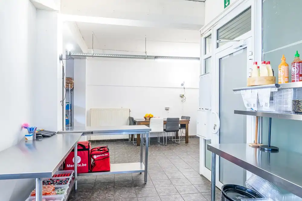 Instapklaar handelspand mét huurder op toplocatie in centrum Lanaken foto 23