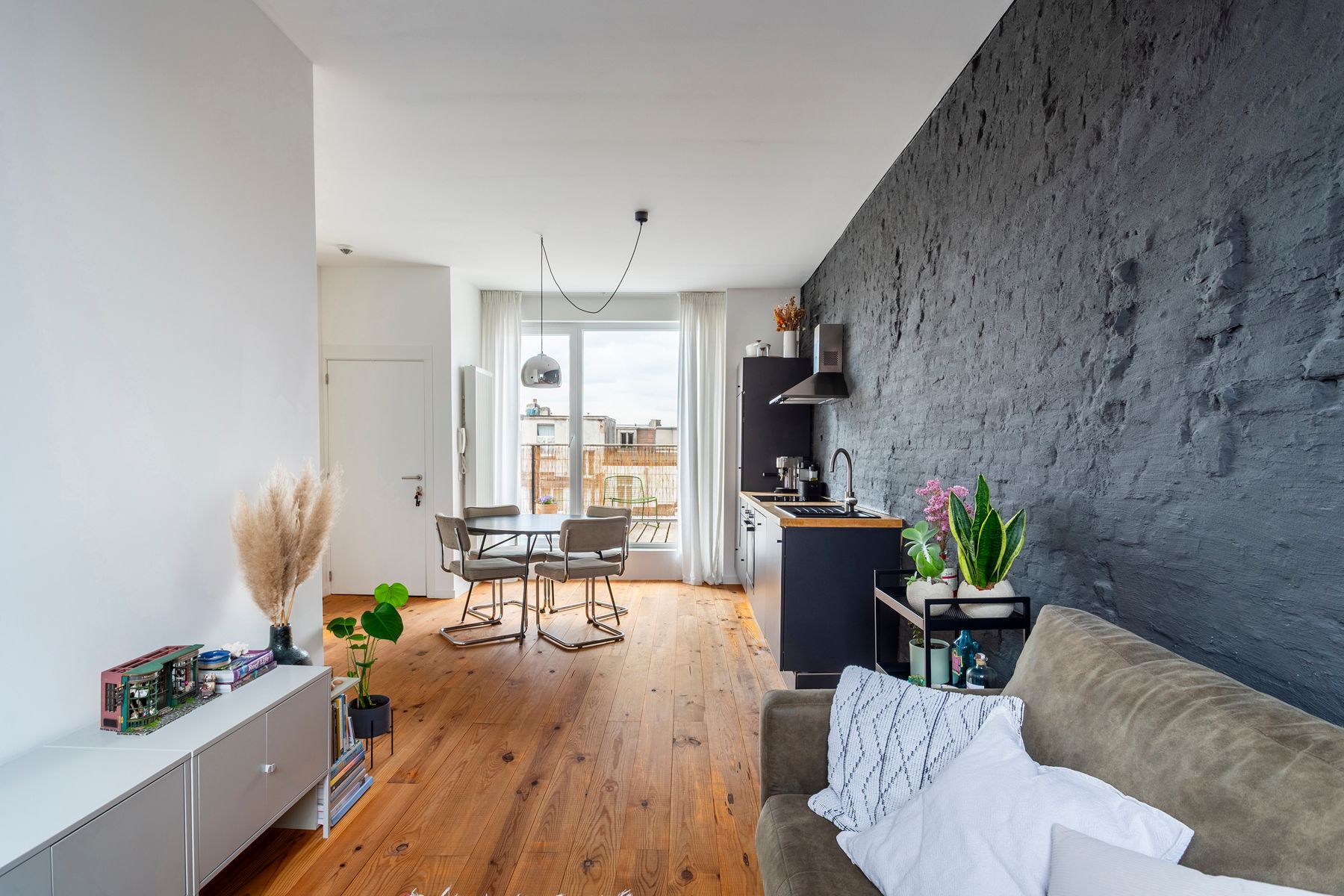 Instapklaar startersappartement met terras te Slachthuiswijk foto 2
