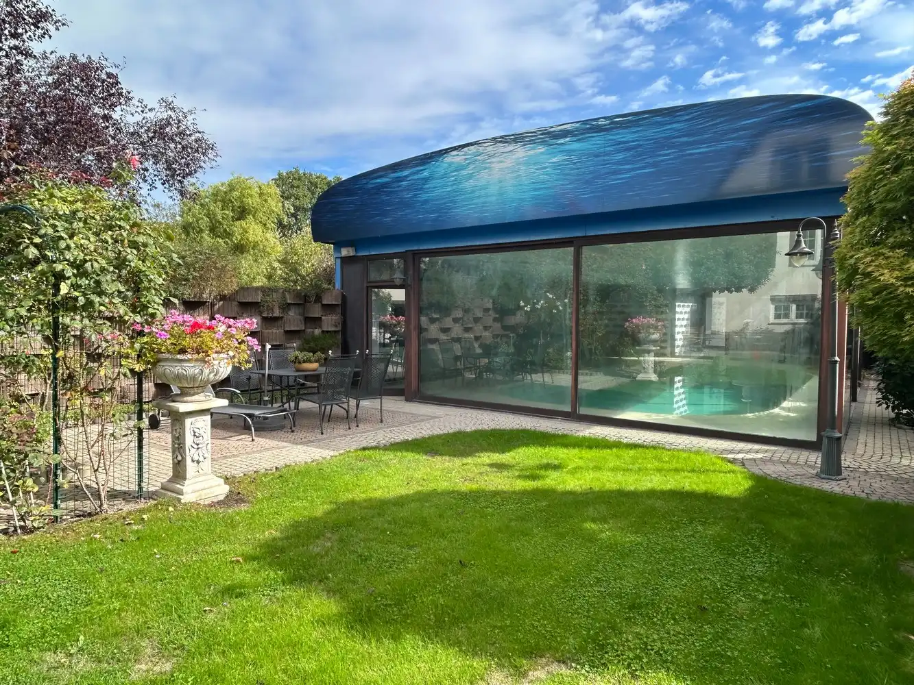 Ruime halfopen woning met overdekt zwembad op topligging foto 23