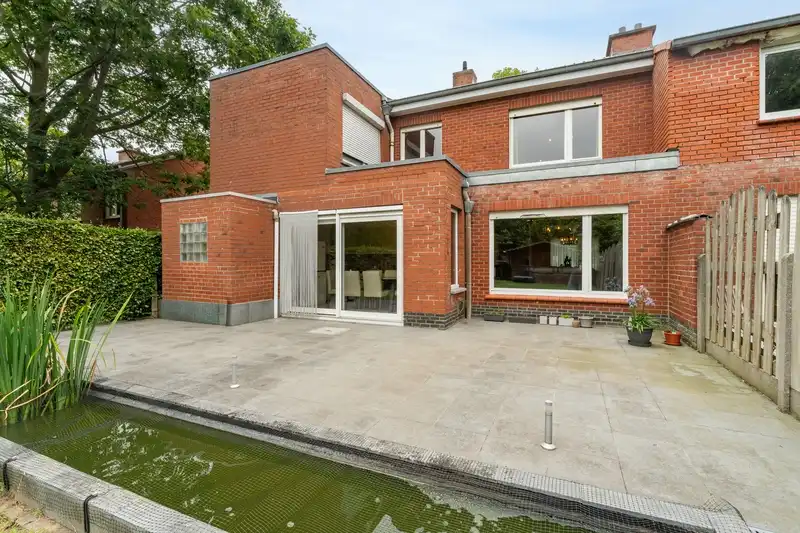 Roeselare : Robuuste halfopen bebouwing op 353 m² met verrassend veel ruimte en zuidgerichte tuin foto 18