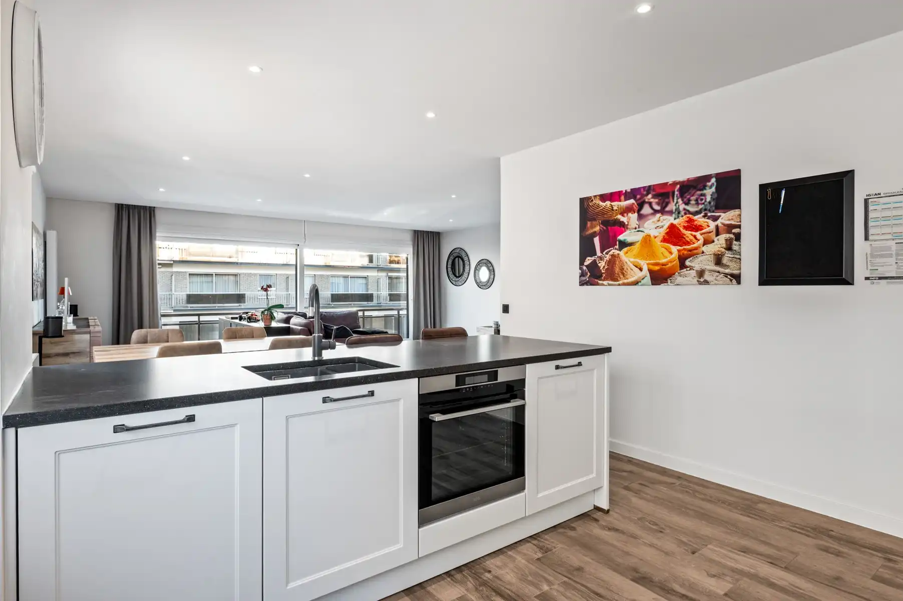 Prachtig gerenoveerd appartement met garage foto 5