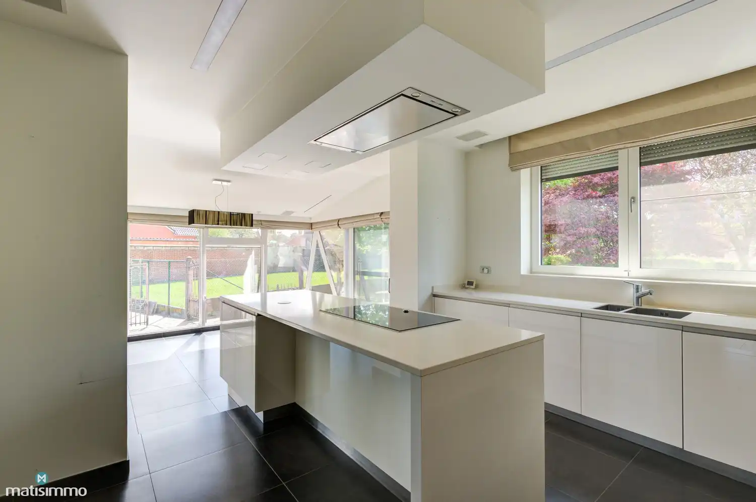 RUIME WONING MET 5 SLAAPKAMERS, INPANDIGE GARAGE EN WELLNESSRUIMTE OP EEN RUIM PERCEEL foto 10