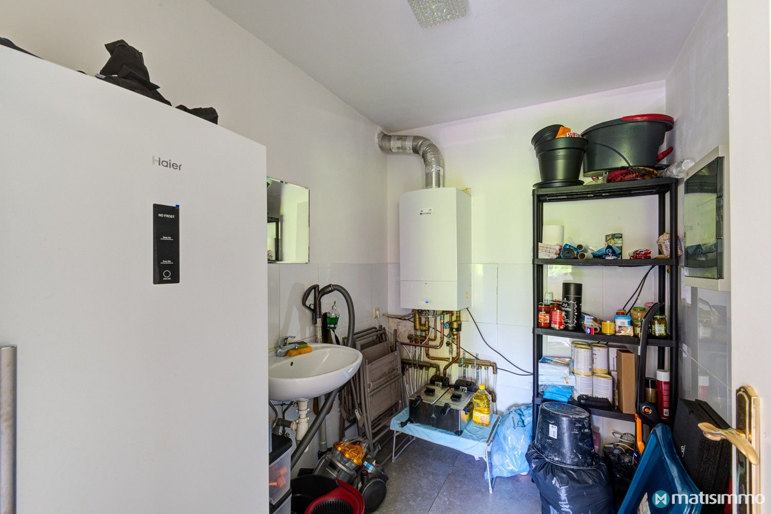 RUIM DUPLEXAPPARTEMENT MET 3 SLAAPKAMERS, AUTOSTAANPLAATS EN KELDERBERGING TE GENK foto 12